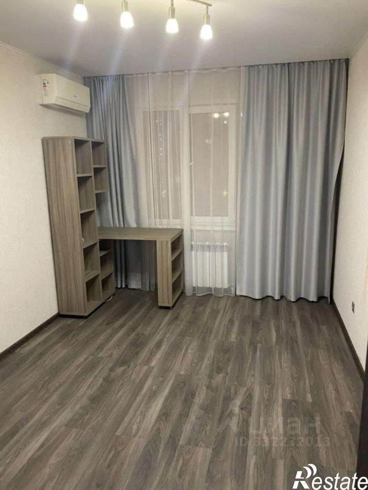 3-комн квартира ул 45 стрелковой дивизии, 226,  д. 226