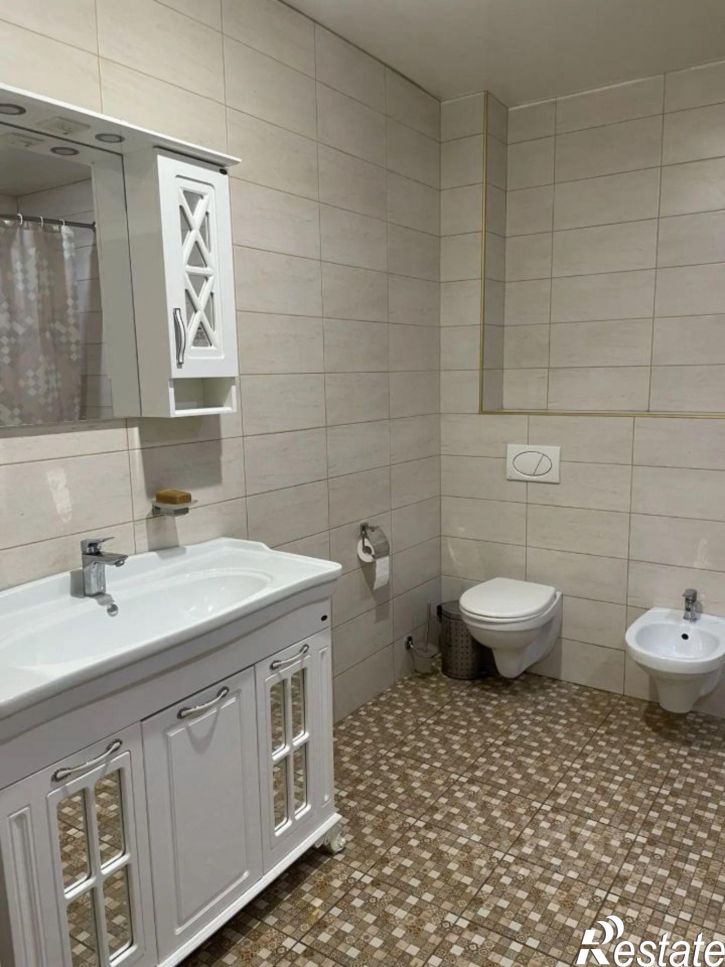 3-комн квартира ул Моисеева, 10,  д. 10