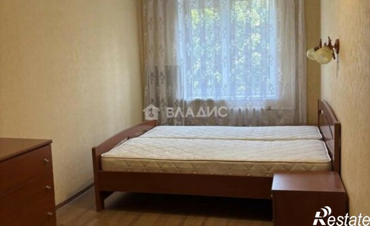 2-комн квартира ул Космонавта Комарова, 5,  д. 5