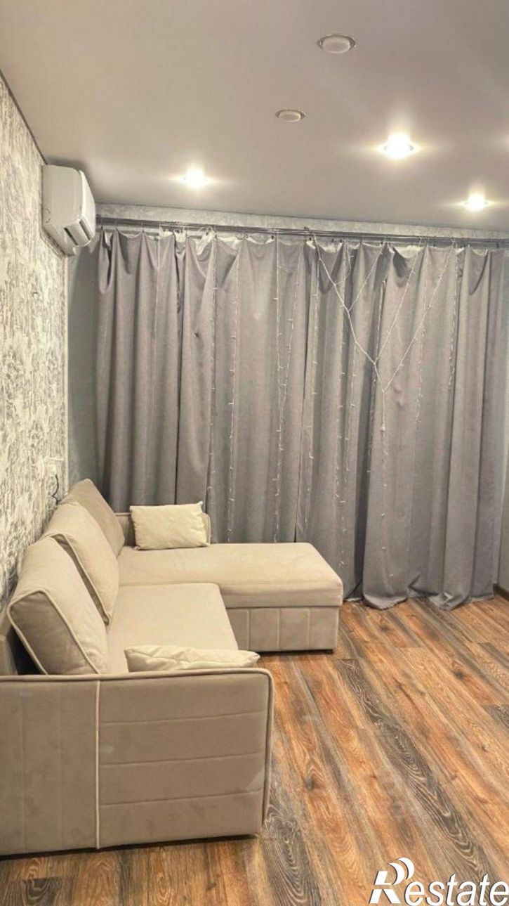 2-комн квартира ул 3 Интернационала, 1,  д. 1