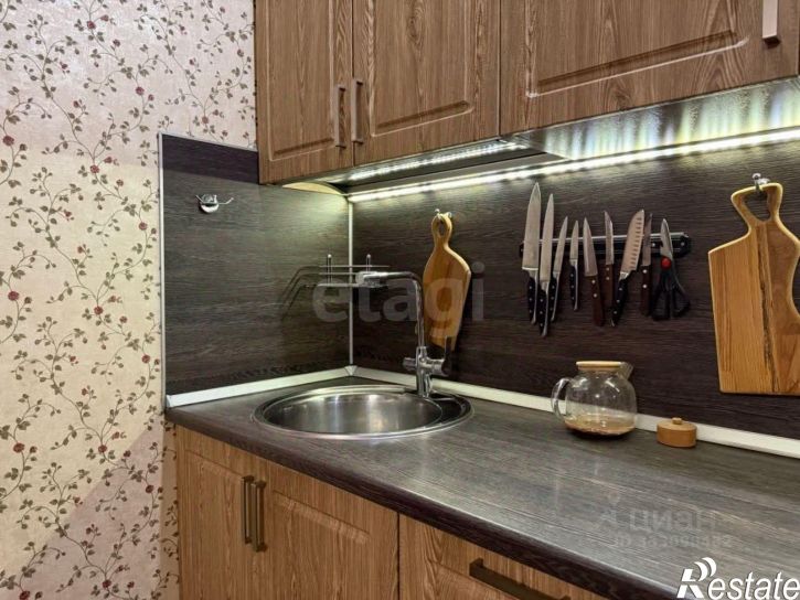 3-комн квартира ул Помяловского, 40,  д. 40