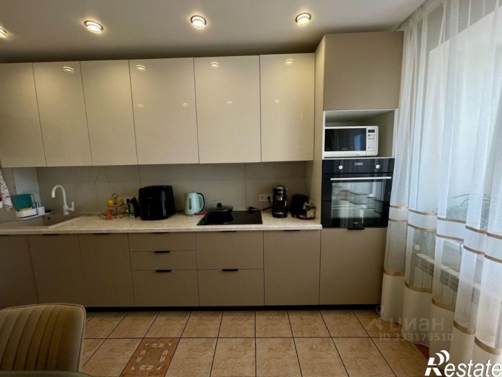 3-комн квартира б-р Победы, 49,  д. 49