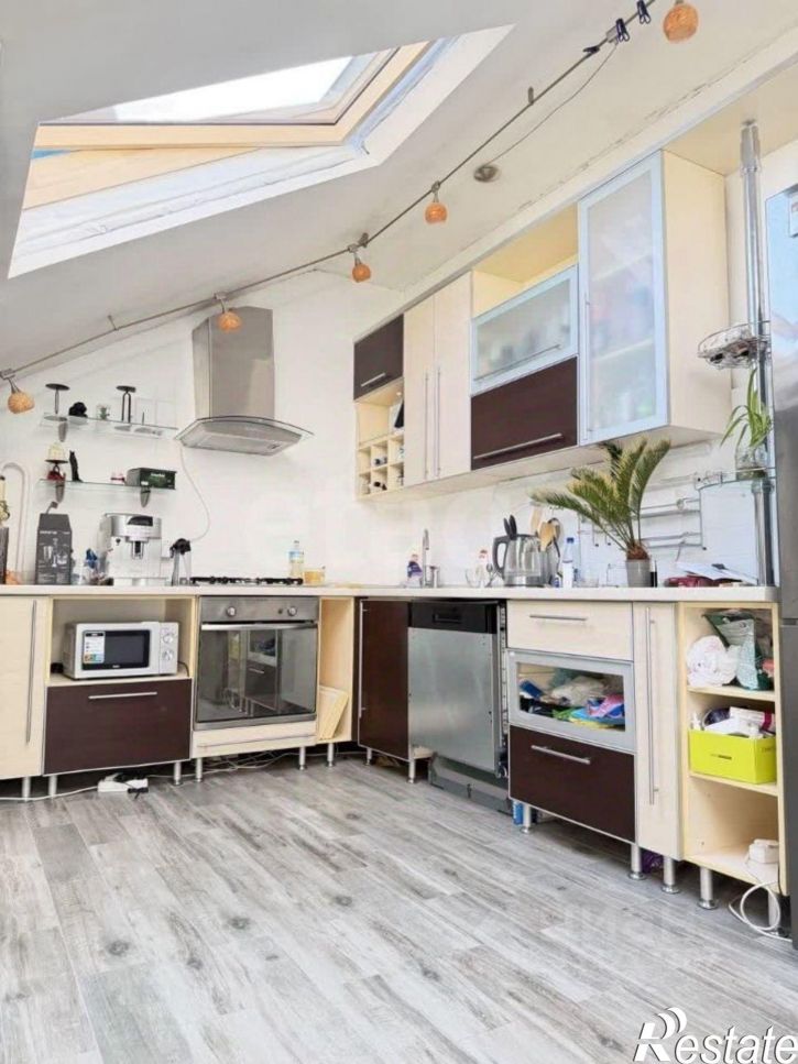 3-комн квартира Осетровский пер, 1,  д. 1