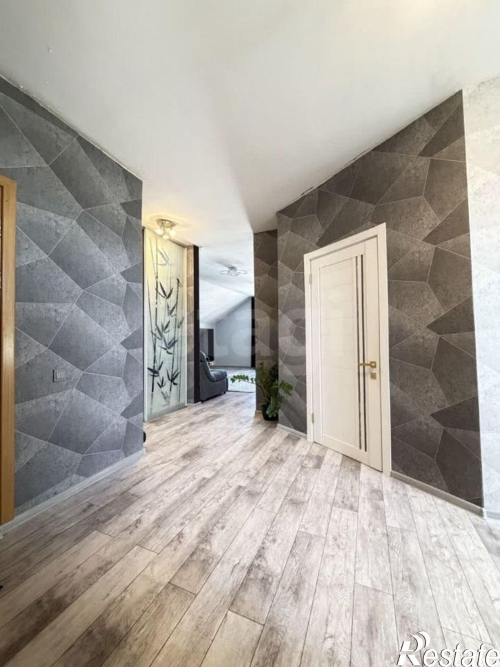 3-комн квартира Осетровский пер, 1,  д. 1