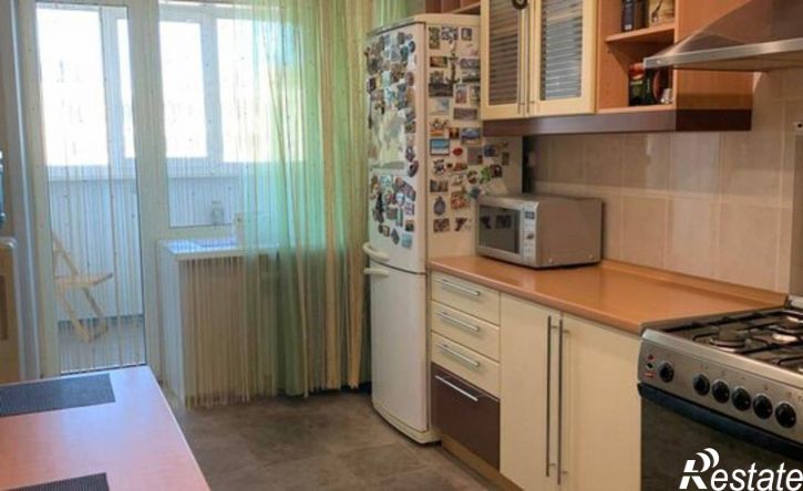 4-комн квартира б-р Победы, 13,  д. 13