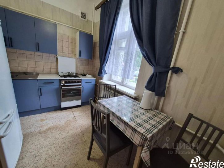 3-комн квартира ул Героев Стратосферы, 8,  д. 8