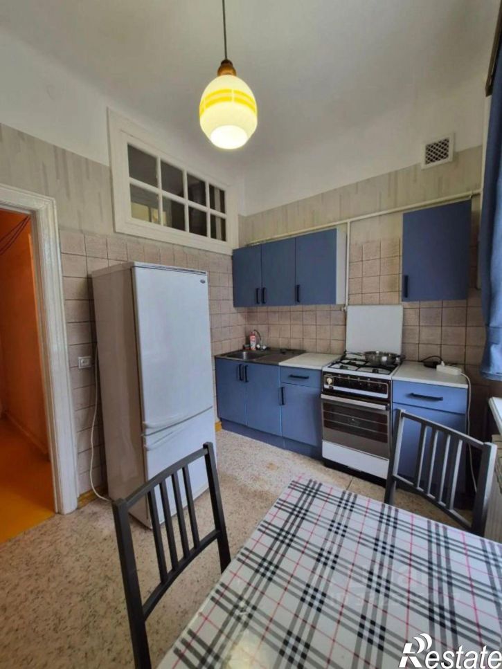 3-комн квартира ул Героев Стратосферы, 8,  д. 8
