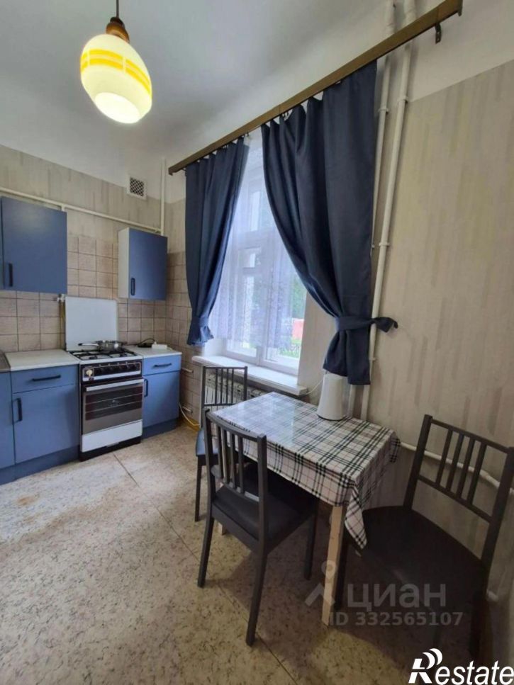 3-комн квартира ул Героев Стратосферы, 8,  д. 8