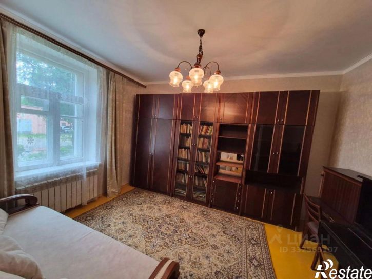 3-комн квартира ул Героев Стратосферы, 8,  д. 8