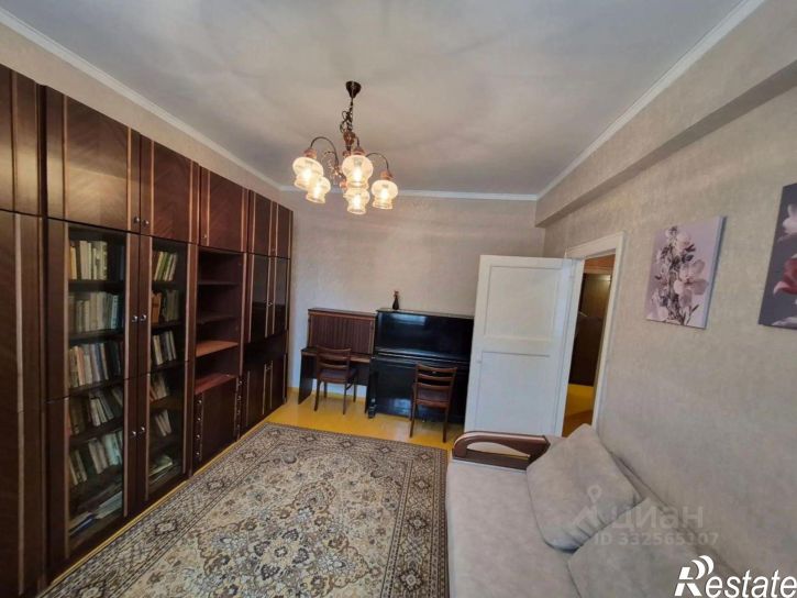 3-комн квартира ул Героев Стратосферы, 8,  д. 8