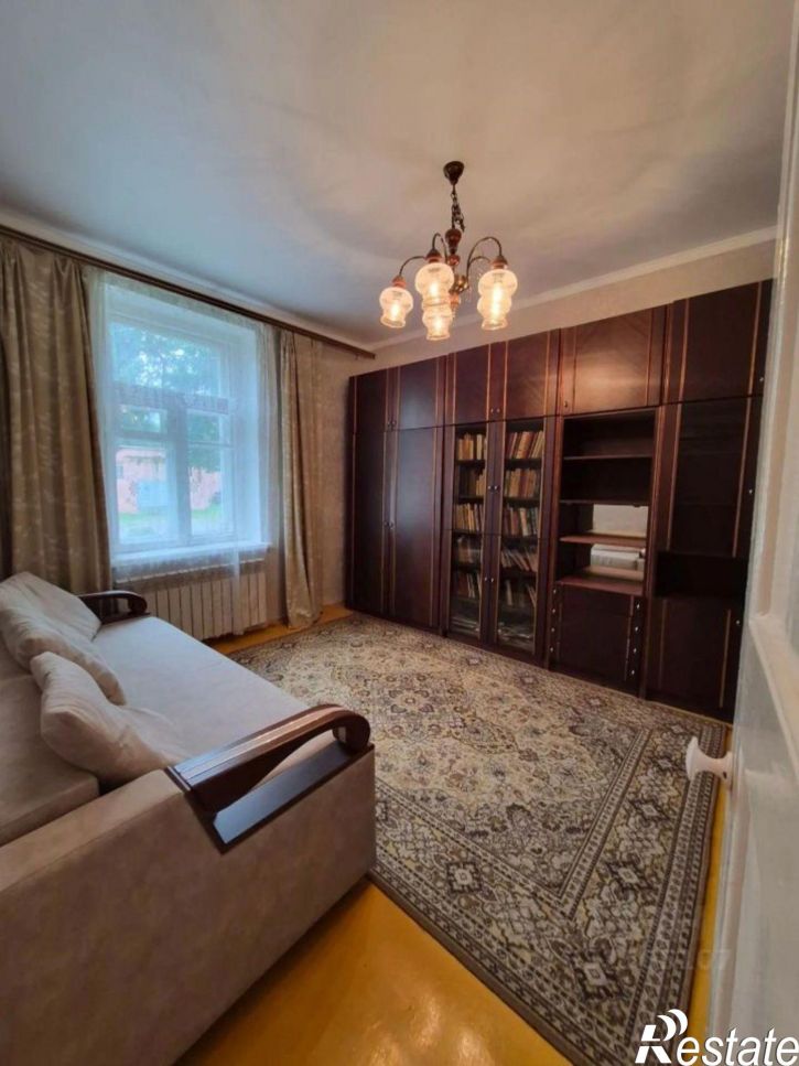 3-комн квартира ул Героев Стратосферы, 8,  д. 8