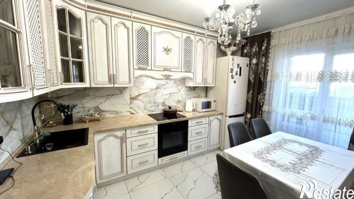 4-комн квартира улица Артамонова, 38Д,  д. 38Д