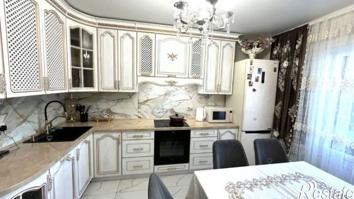 4-комн квартира улица Артамонова, 38Д,  д. 38Д