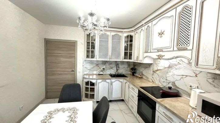 4-комн квартира улица Артамонова, 38Д,  д. 38Д