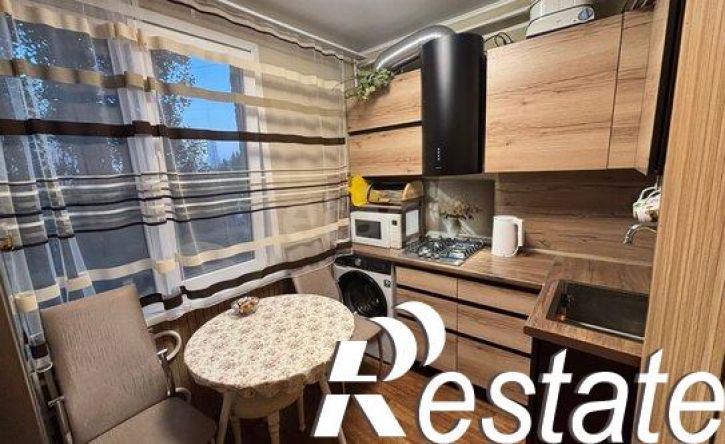 4-комн квартира улица Хользунова, 100,  д. 100