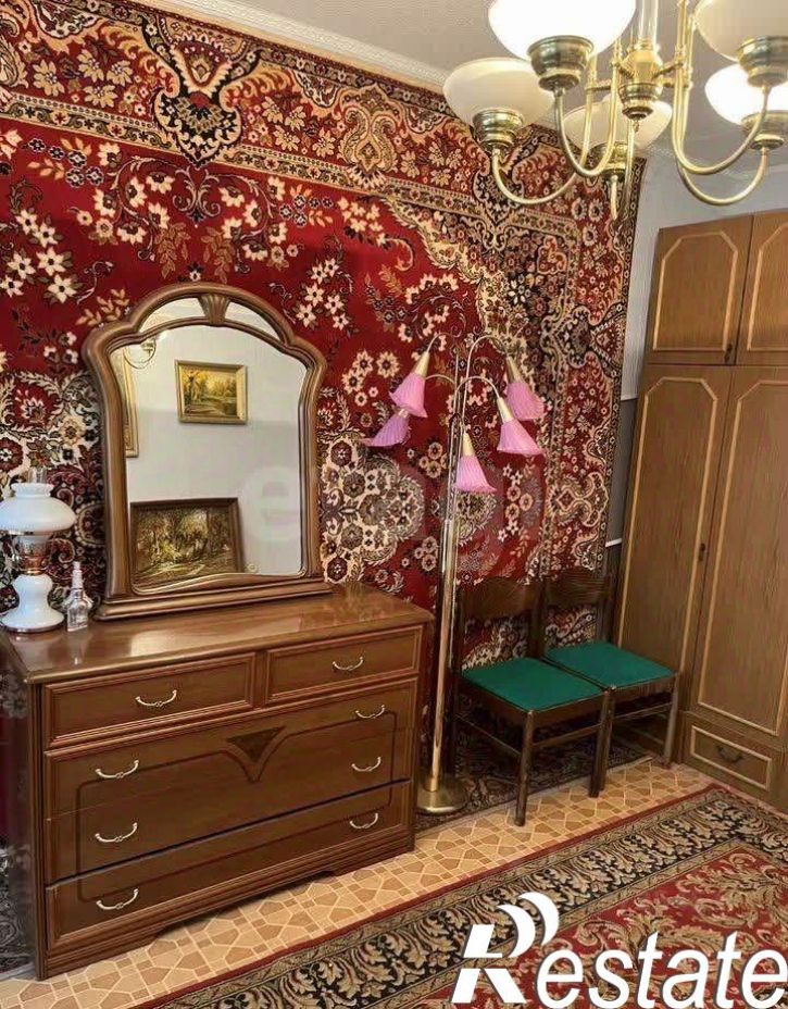 4-комн квартира улица Хользунова, 92,  д. 92