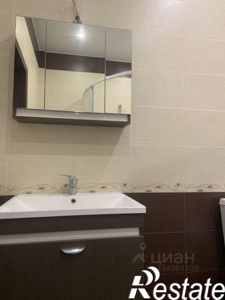3-комн квартира улица Короленко, 34,  д. 34