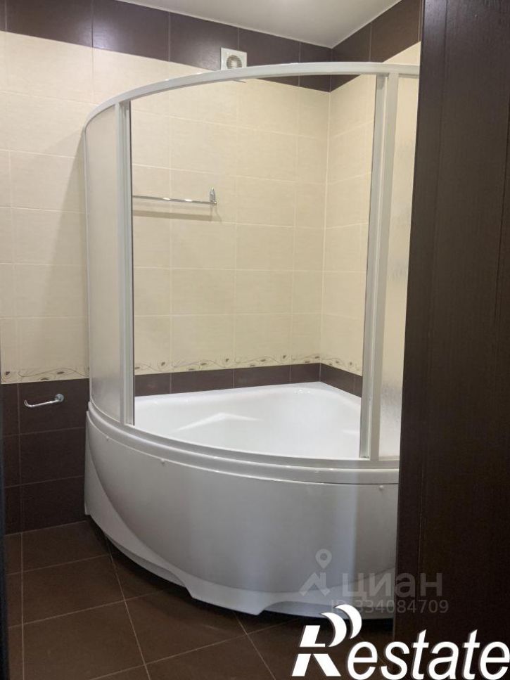 3-комн квартира улица Короленко, 34,  д. 34