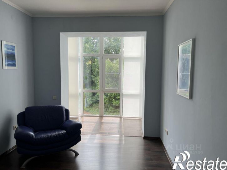 3-комн квартира улица Короленко, 34,  д. 34