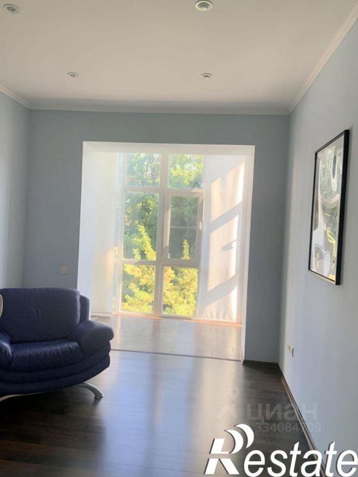 3-комн квартира улица Короленко, 34,  д. 34