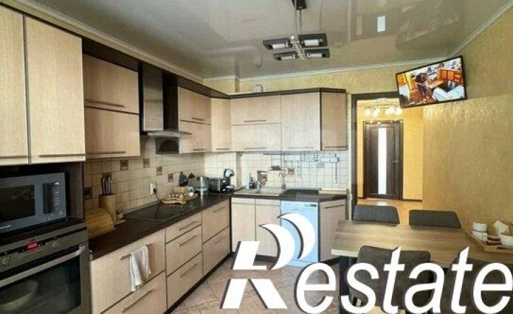 3-комн квартира улица Машиностроителей, 82,  д. 82