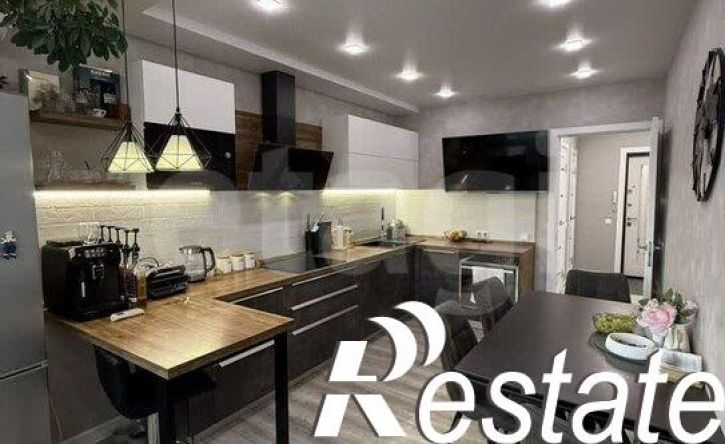 3-комн квартира улица Артамонова, 38В,  д. 38В