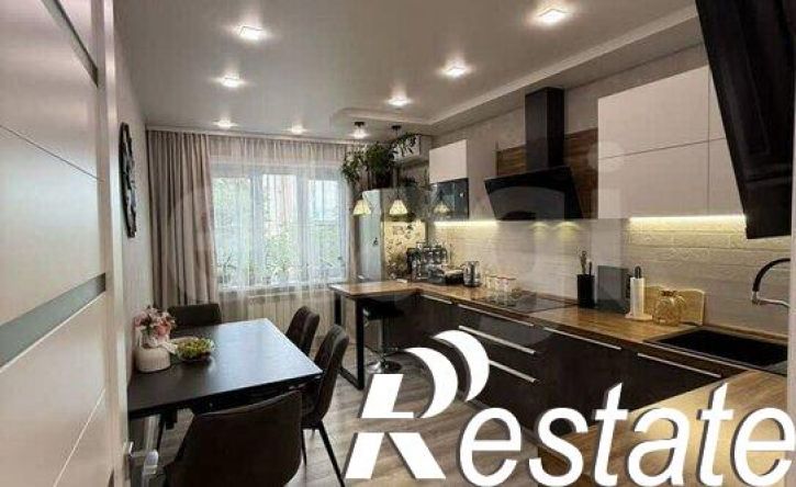 3-комн квартира улица Артамонова, 38В,  д. 38В