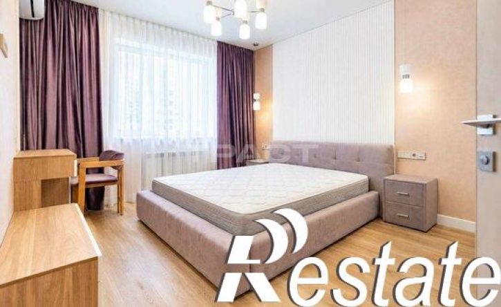 4-комн квартира улица Хользунова, 38/8,  д. 38/8