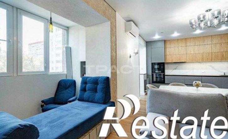 4-комн квартира улица Хользунова, 38/8,  д. 38/8