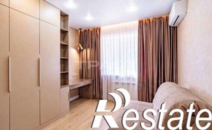 4-комн квартира улица Хользунова, 38/8,  д. 38/8