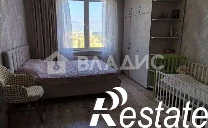 3-комн квартира улица Загоровского, 1,  д. 1